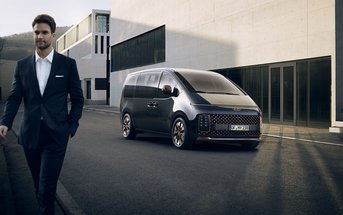 Steigen Sie mit dem luxuriös ausgestatteten 7-Sitzer in die Business-Class auf.