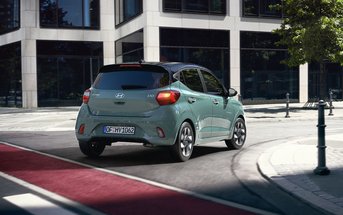 Mit einer Länge von 3,67 Meter und einer Breite von 1,68 Metern kombiniert der Hyundai i10 ein kompaktes Äußeres