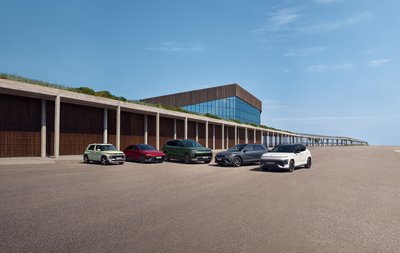 Moderne Hyundai Neuwagen im Showroom und auf der Straße – große Auswahl im Autohaus Zondler entdecken