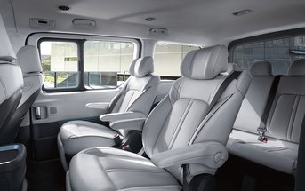 Raum erleben und clever nutzen: Von elektronischen Schiebetüren bis zu umklappbaren Rücksitzlehnen in den hinteren Sitzreihen. 