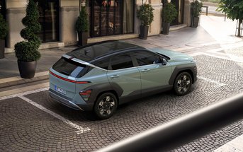 Das elegante Außendesign des Hyundai KONA kombiniert eine klare, aerodynamische Linienführung mit futuristischen Highlights.
